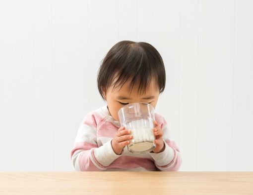 Anak Tak Sengaja Minum Susu Lansia, Apa Efeknya?