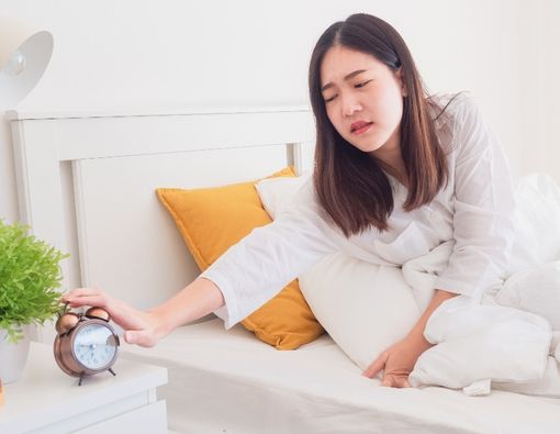 Penyebab Kulit Muka Berminyak saat Bangun Tidur