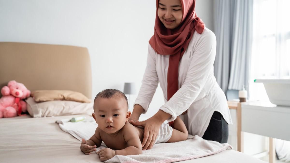 Pijatan untuk Atasi Konstipasi pada Bayi
