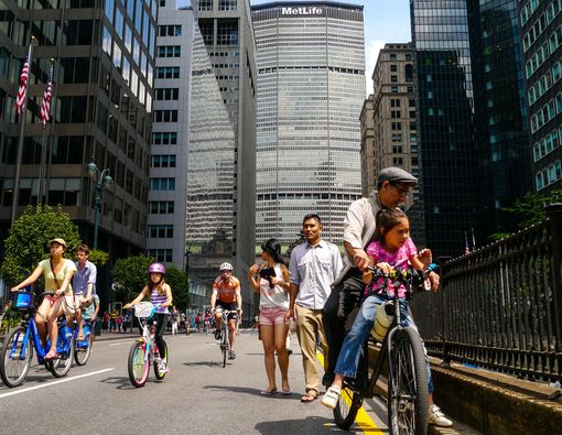 Car Free Day Sebabkan Dehidrasi pada Anak? Atasi dengan Cara Ini