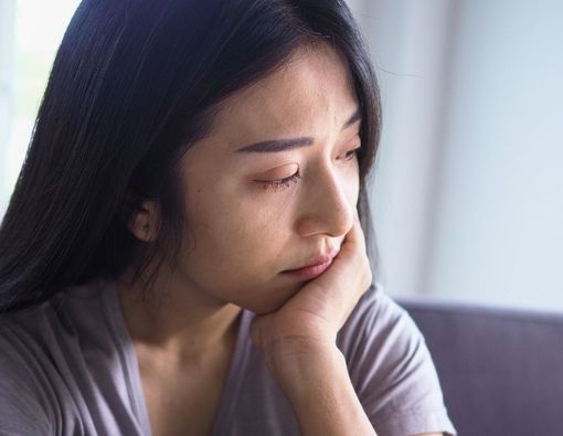 Perbedaan Kesepian Wajar dengan Kesepian Gejala Depresi