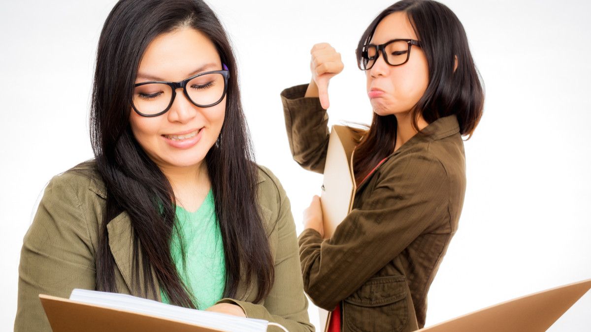 Tips Mengatasi Rekan Kerja yang Menyebalkan di Kantor