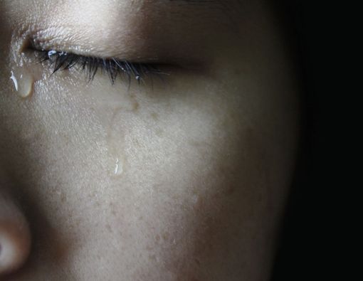 Benarkah Air Mata Bisa Jadi Media Penularan Virus Corona?