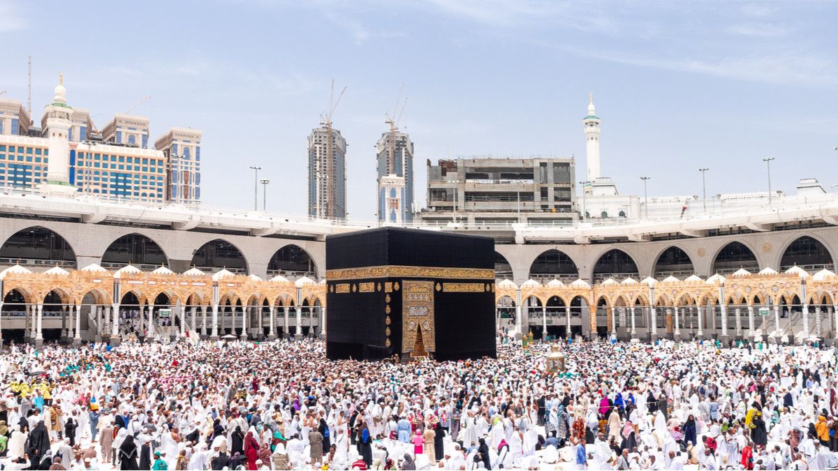 Lawan Dehidrasi Saat Ibadah Haji dengan 7 Makanan Ini