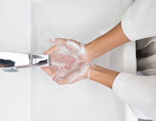 Amankah Cuci Tangan dengan Sabun Cuci Piring?