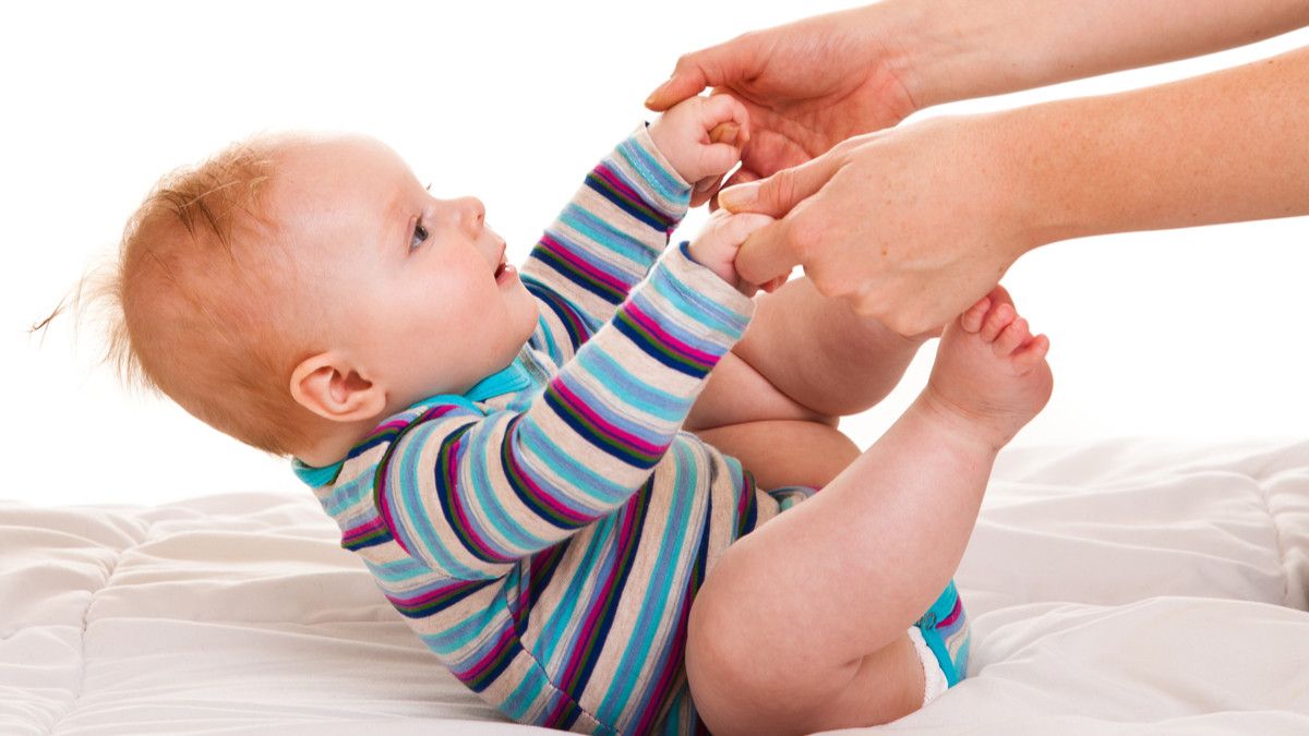 Cara Menstimulasi Anak Belajar Duduk