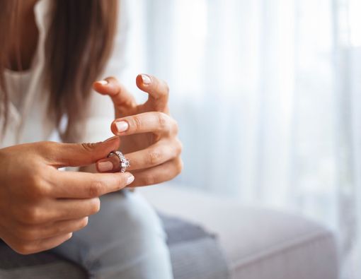 Cara Move on dari Pasangan yang Berubah Jadi LGBT