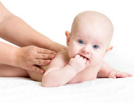 Pijat Bayi Bisa Meningkatkan Berat Badan Bayi