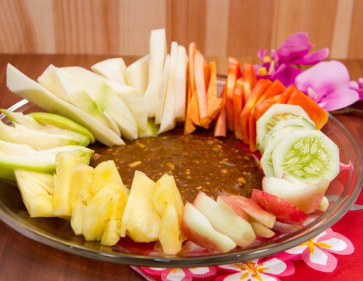 Benarkah Hobi Makan Rujak Bisa Jadi Pemicu GERD?