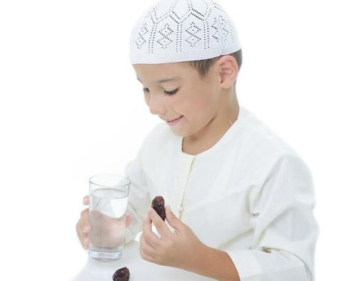 Usia Berapa Anak Sebaiknya Belajar Puasa?