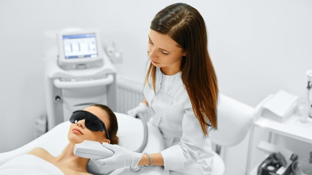 Efektivitas Terapi Intense Pulsed Light untuk Mengatasi Jerawat