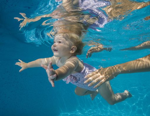 5 Cara Cegah Anak Tenggelam di Kolam Renang