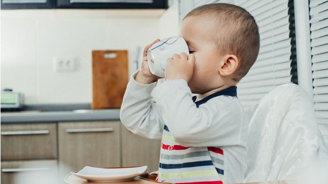 Kenali Dampak Minum Teh Berlebihan pada Anak