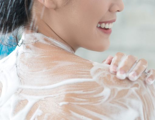 Tak Hanya Bersih dan Segar, Mandi Juga Jaga Imunitas Kulit