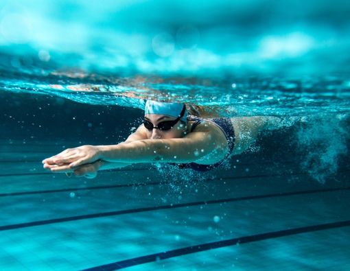 Apakah Berat Badan Bisa Turun dengan Berenang?
