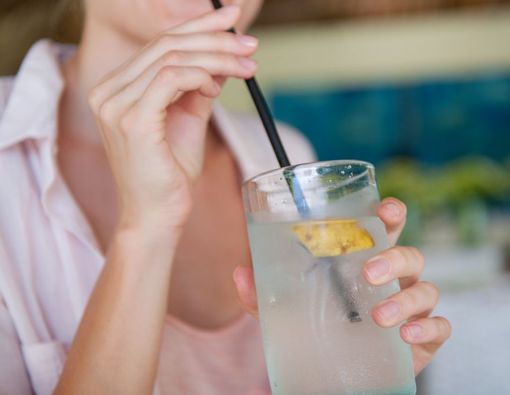 8 Manfaat Air Kelapa untuk Kesehatan Tubuh Wanita 