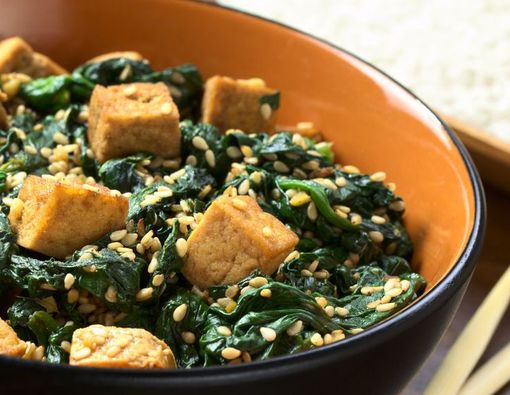 Makan Bayam dan Tahu Bersamaan Bisa Picu Kista?