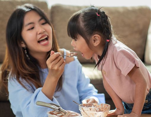 Jangan Dilarang, Pilih Es Krim Sehat Sebagai Cemilan Baik untuk Anak