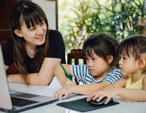 Anak Belum Bisa ke Sekolah Akibat COVID-19, Ini Cara Menghiburnya