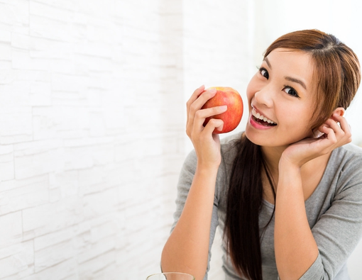 Daftar Buah Pembersih Karang Gigi yang Bisa Kamu Coba