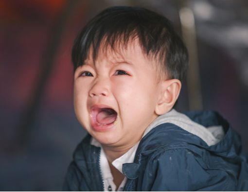 Anak Tantrum, Dibujuk atau Dibiarkan Saja?