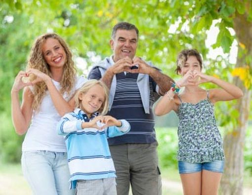 7 Kiat Mengajarkan Rasa Empati pada Anak