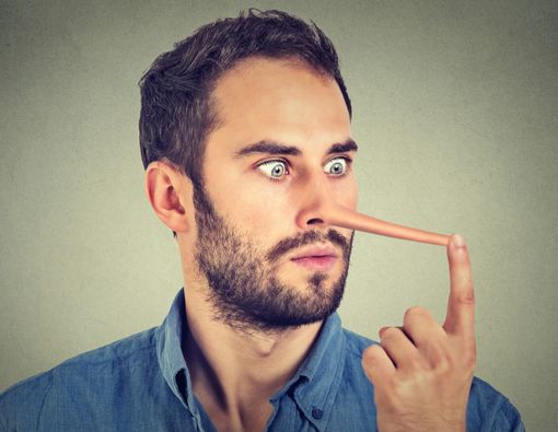 Cek di Sini, Ini Alasan Mengapa Pria Jago Berbohong