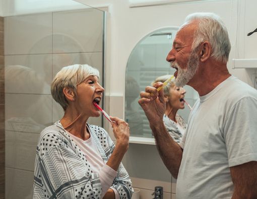 Tips Menjaga Kesehatan Gigi dan Mulut bagi Lansia