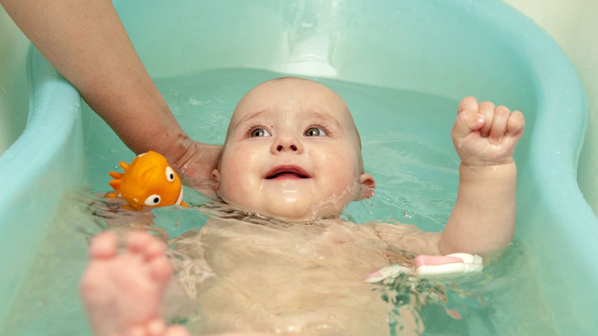 Berapa Kali Mandi yang Dianjurkan pada Bayi dalam Sehari?