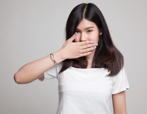 Bibir Hitam Bikin Kurang Percaya Diri? Atasi dengan Cara Ini