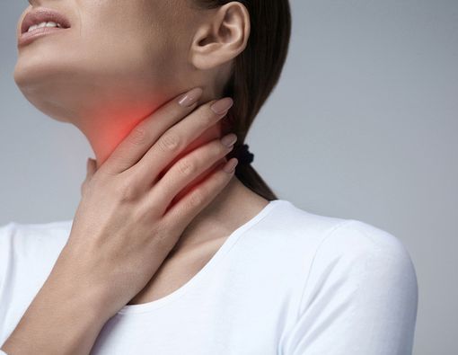 Radang Tenggorokan, Faring, Amandel, dan Laring Apa Bedanya?