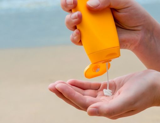 Bagaimana Cara Kerja Sunscreen dalam Melindungi Kulit?