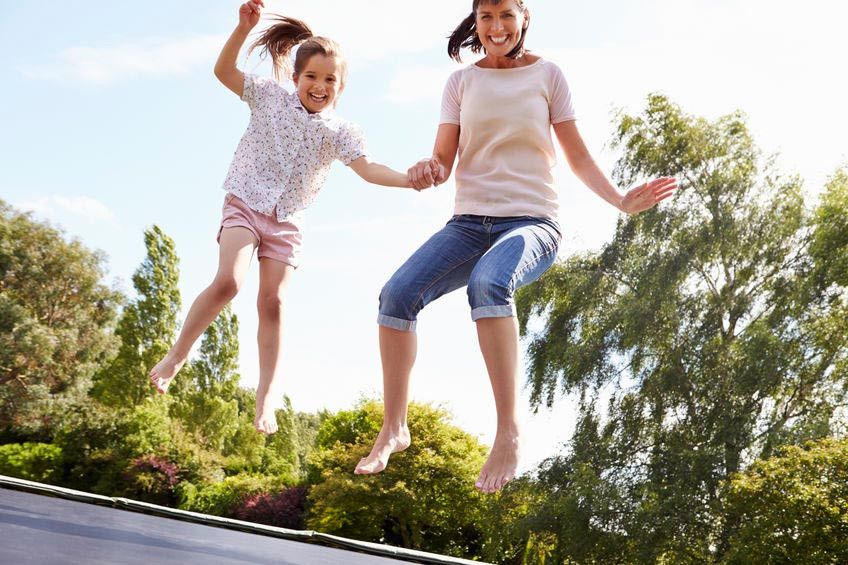 Serunya Bermain Trampolin dengan Anak