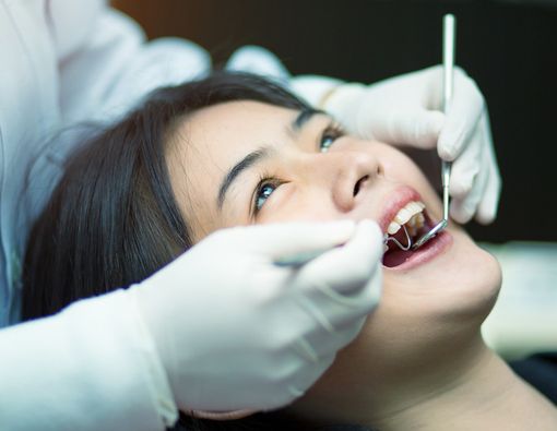 Gigi Berlubang, Ditambal atau Dicabut? Ini Penjelasan Dokter