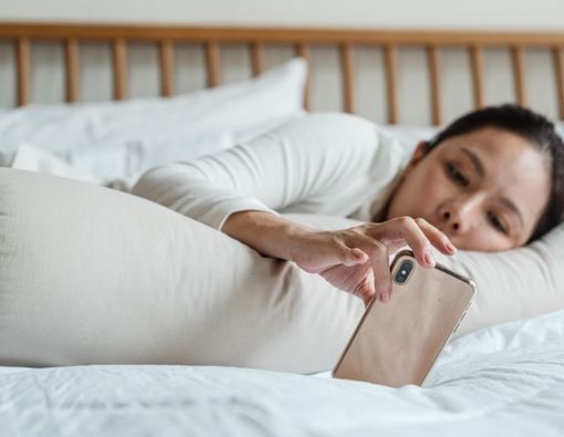 Ciri-ciri Pasangan Berbohong Melalui Chat