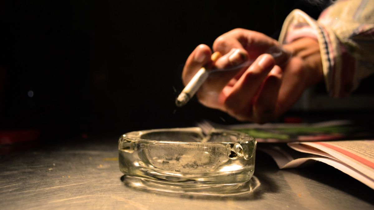 7 Dampak Konsumsi Rokok pada Aroma Tubuh, Napas dan Air Seni - KlikDokter