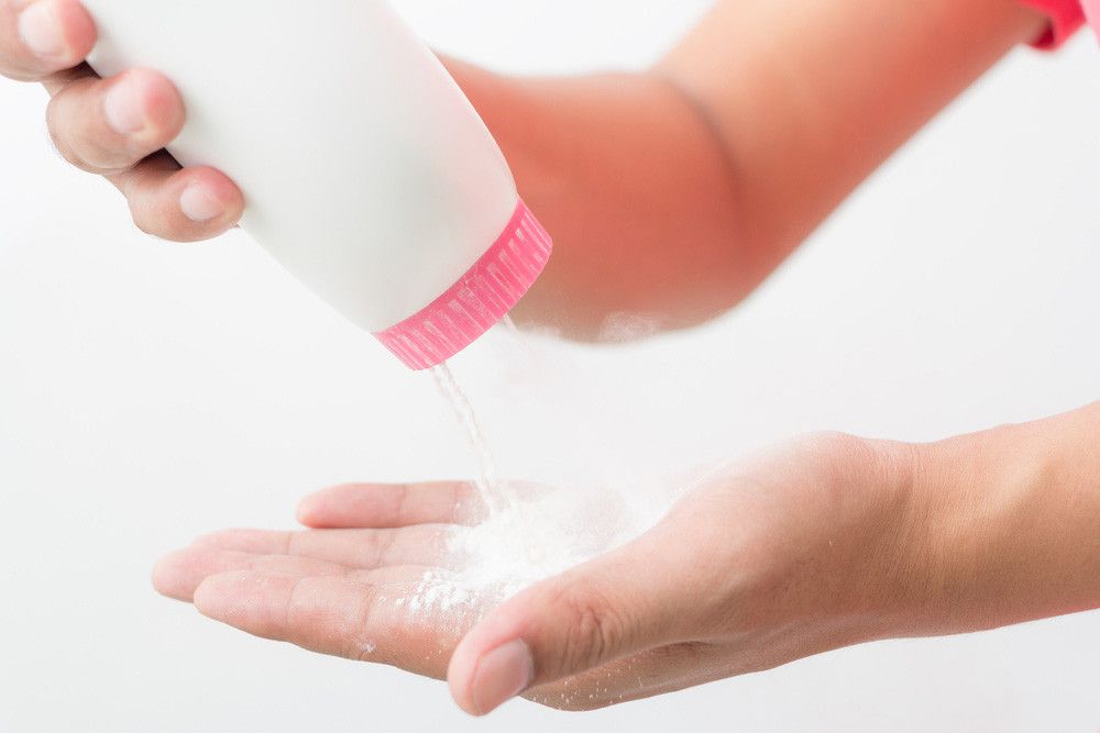 Saat Cacar Air, Bolehkah Pakai Bedak di Badan?