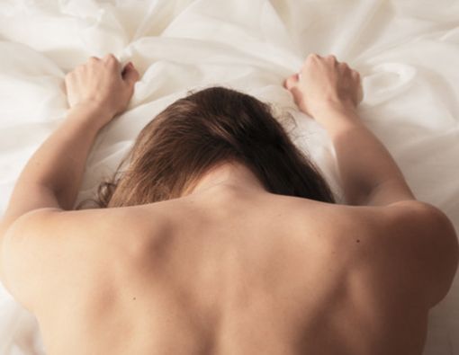 6 Posisi Seks untuk Pria dengan Perut Buncit