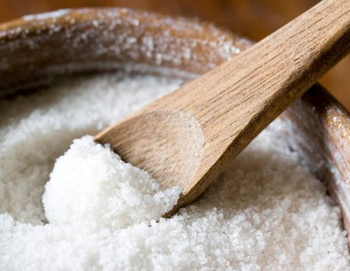 Cara Membersihkan Karang Gigi dengan Garam, Apa Bisa?