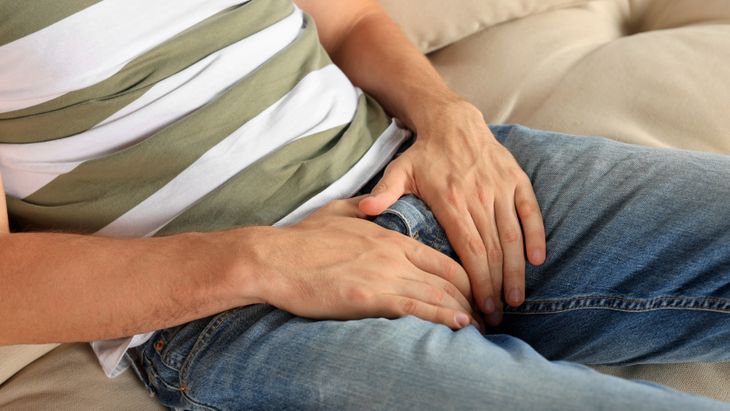  Efektifkah Cara Memperbesar Alat Vital Pria dengan Minyak Kayu Putih?