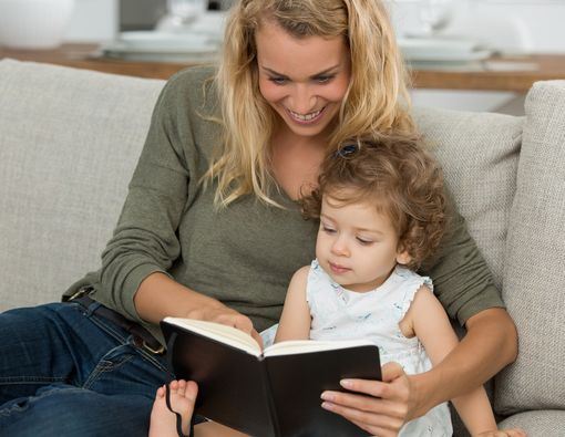 5 Manfaat Membacakan Dongeng untuk Anak