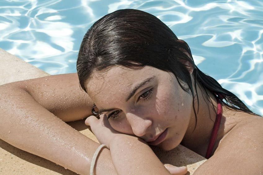 Sakit Kepala Setelah Berenang, Penyebab dan Cara Mengatasinya