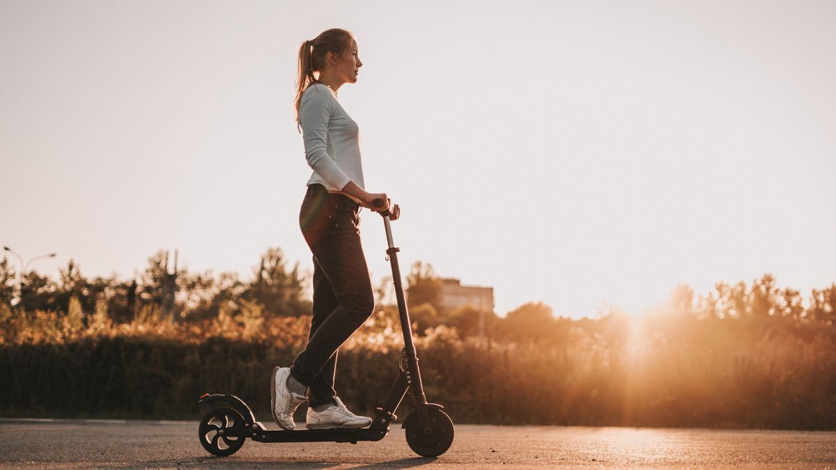 Jaga Kulit Tetap Sehat Meski Sering Main Skuter Listrik