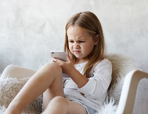 Hubungan Antara Gawai dan Perilaku Buruk Anak