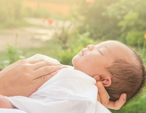 Manfaat Menjemur Bayi di Pagi Hari