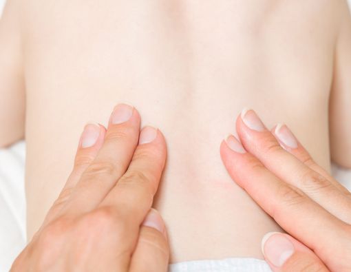 Gejala dan Pengobatan Bayi dengan Skoliosis