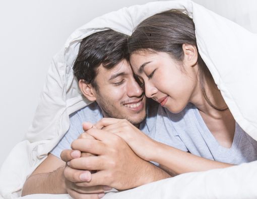 Apakah Benar Seks Berkualitas Dapat Membuat Kulit Menjadi Lebih Glowing?