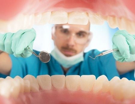 Perlukah Gigi Berlubang Dirawat di Dokter Gigi?