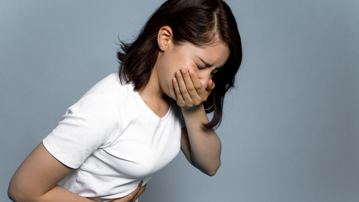 Pertolongan Pertama pada Keracunan Makanan yang Harus Diketahui - KlikDokter