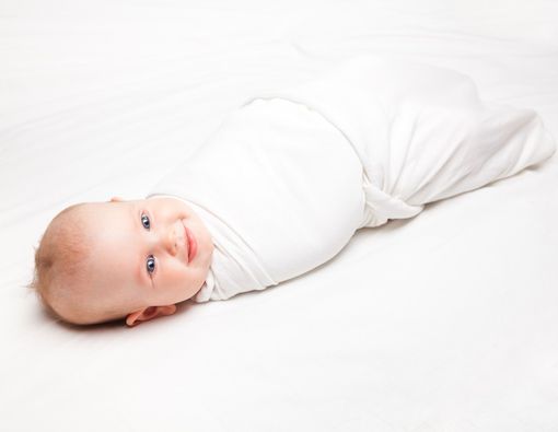 Kapan Bedong pada Bayi Harus Dihentikan?